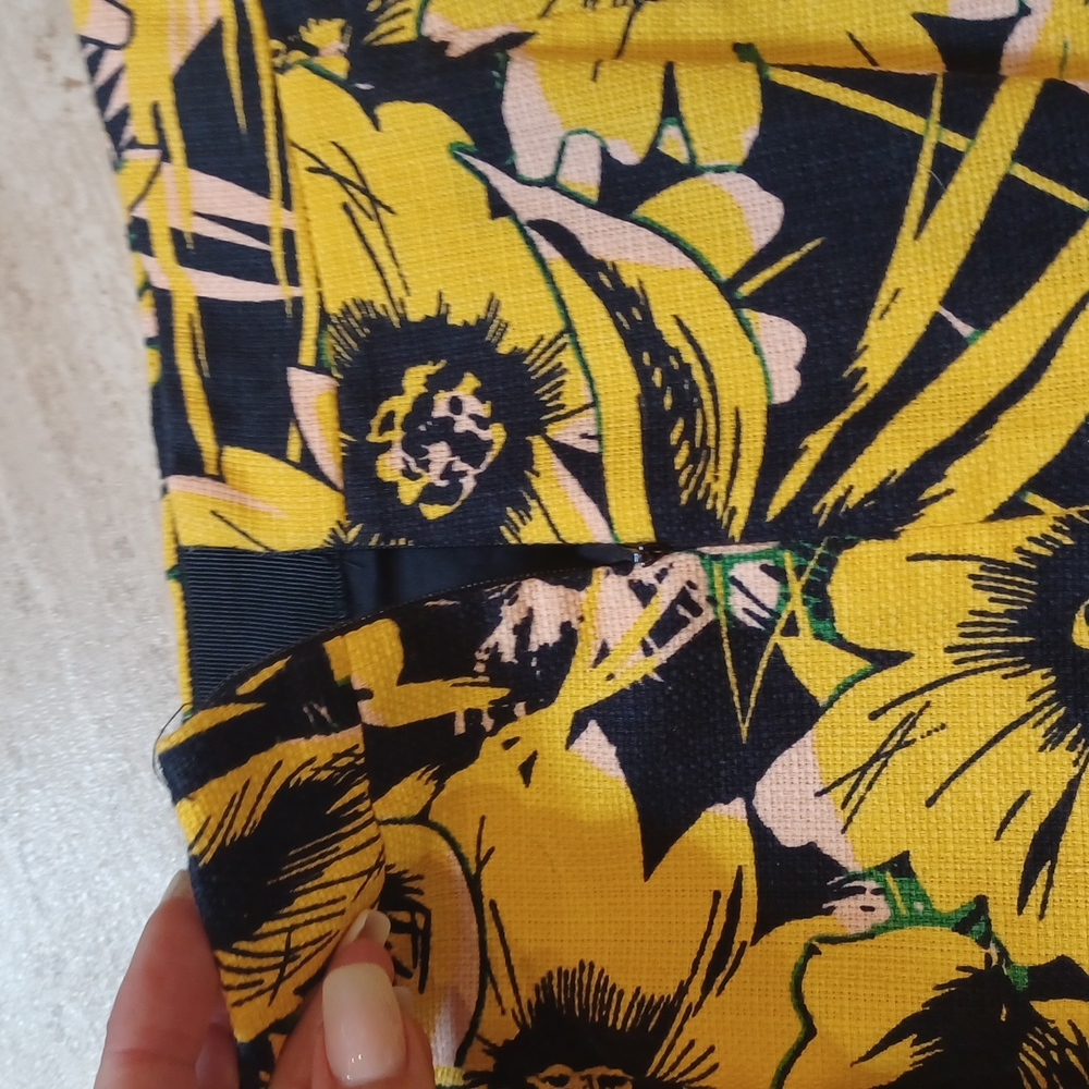 Beautiful J. Crew Floral Pencil Skirt - Picture 6 of 6